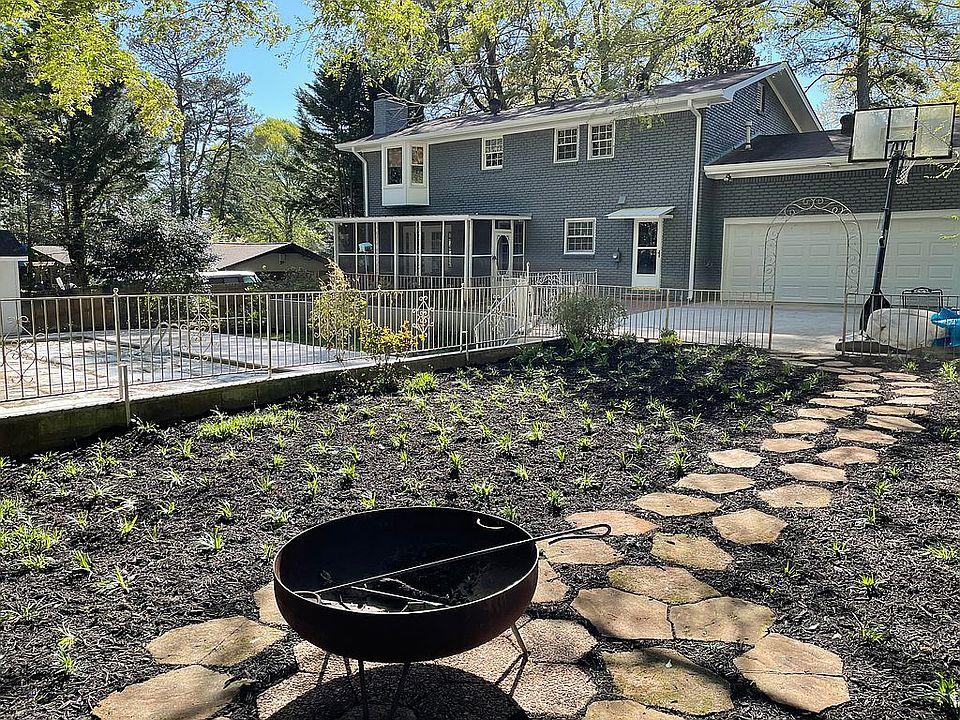 2nd image of 1293 Berkeley Rd