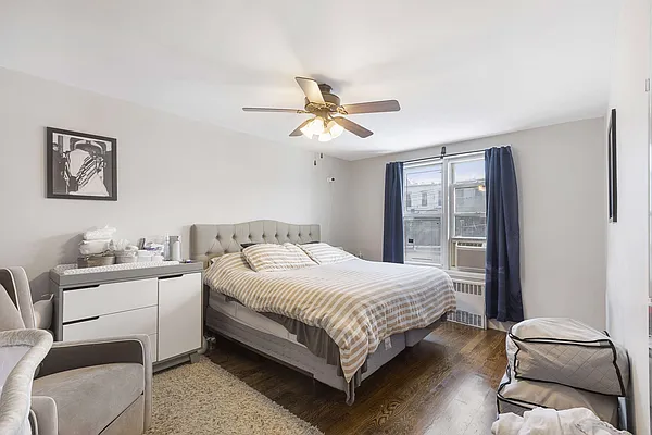 Sold by Thomas Lipovetsky, LREB | media 20