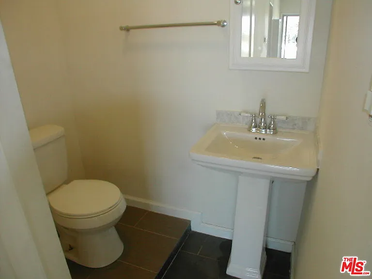 1326 S Ridgeley Dr #6 — Photo 13