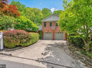 8133 Viola St, Springfield, VA 22152