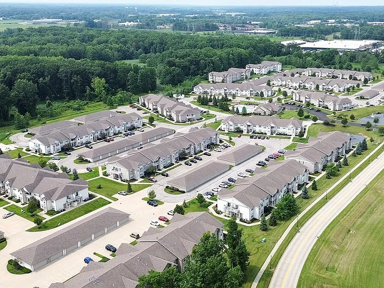 Cobblestone Court Apartments — Photo 8
