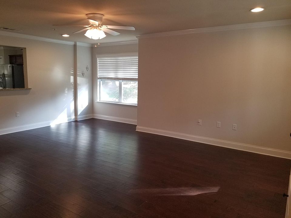 Living Room photo 2