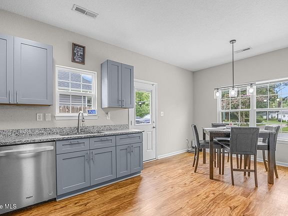 5th image of 501 Roanoke Avenue