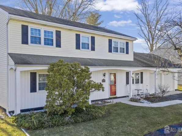 30 Probasco Dr, Allentown, NJ 08501