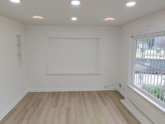 2nd image of 10904 Deering Rd