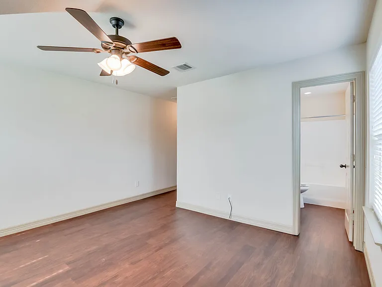 3235 McCart Ave — Photo 9
