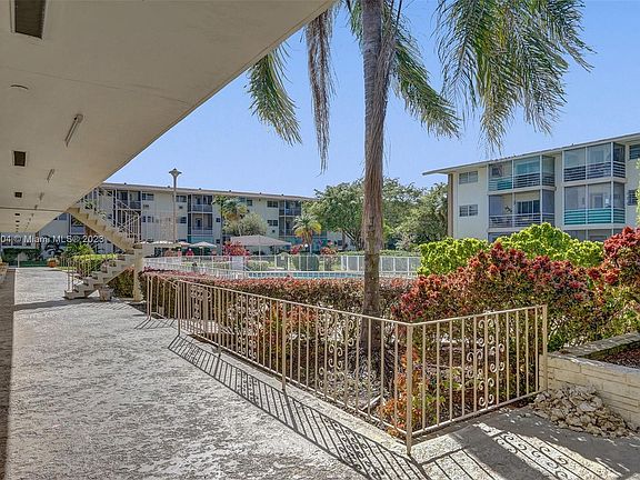 3rd image of 16901 NE 13th Ave APT 112