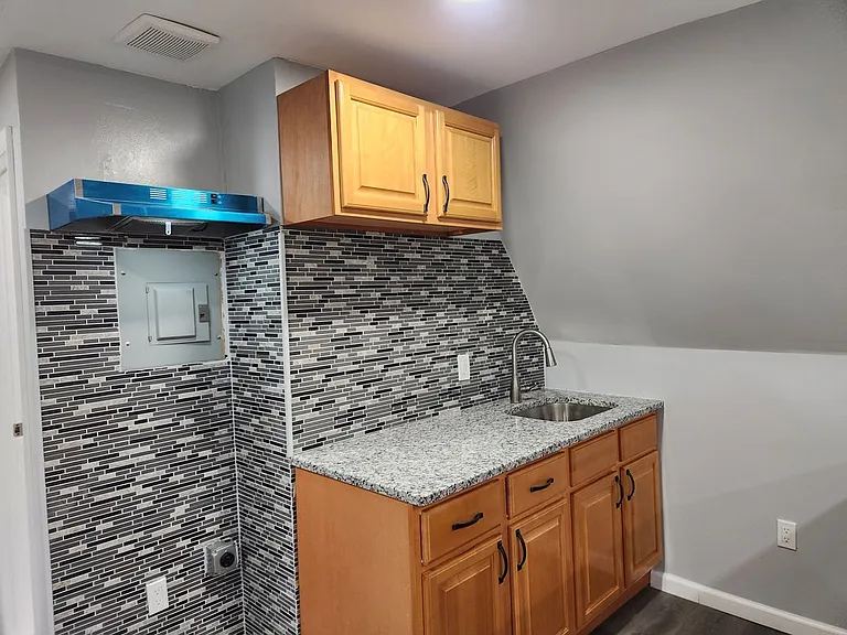 1025 Anna St #3 — Photo 13