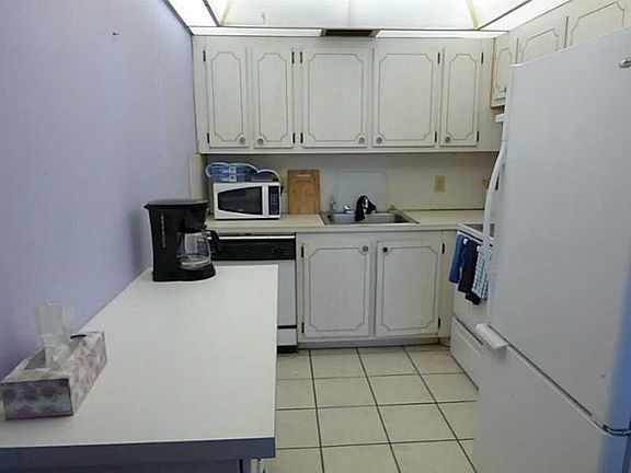 2nd image of 242 Farnham K #242