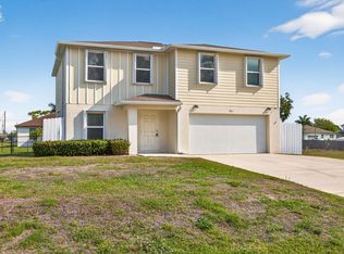 921 Jacaranda Pkwy E, Cape Coral, FL 33909