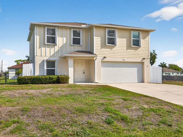 921 Jacaranda Pkwy E, Cape Coral, FL 33909