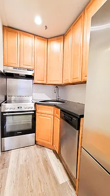 Rented by Mallan Real Estate Inc | media 18