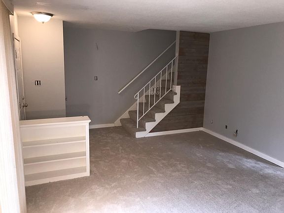 Fresh paint and carpet, large living room 13x18