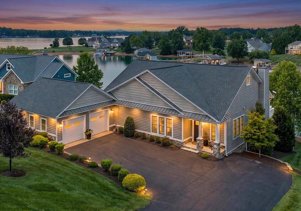 1st image of 290 Sunset Pointe Dr