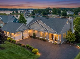 290 Sunset Pointe Dr, Moneta, VA 24121