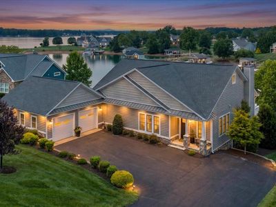 290 Sunset Pointe Dr, Moneta, VA, 24121