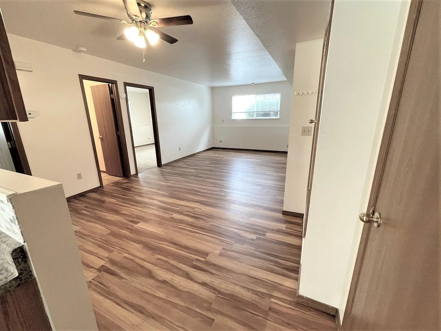 2 bed, 950 sqft, $1,449 — Photo 2