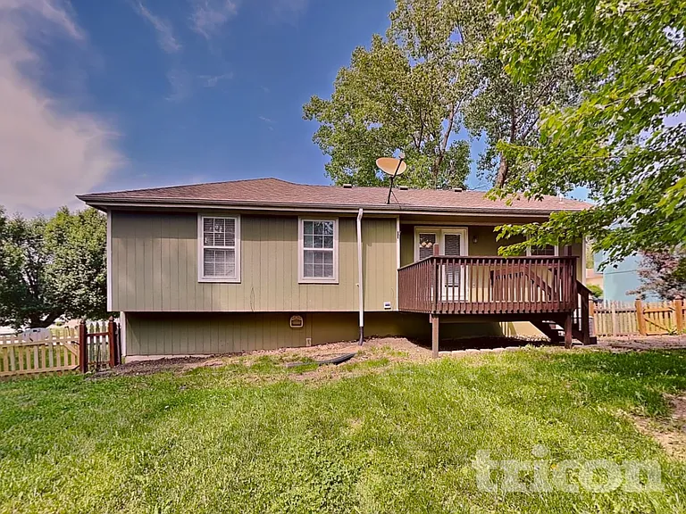 327 Shenandoah Dr — Photo 15