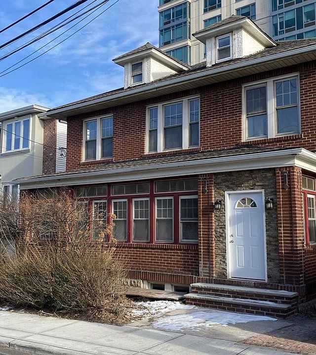 1st image of 6 Glen St #1STFLOOR