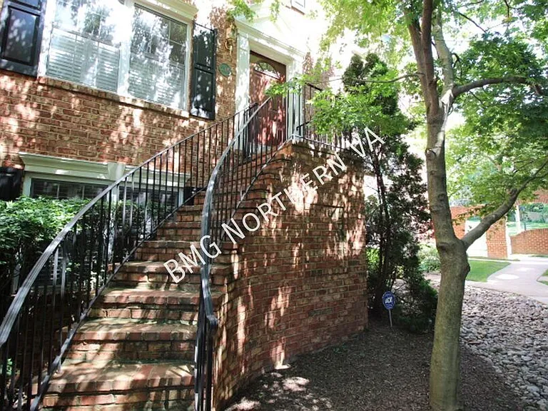 2304 N Greenbrier Ct #206 — Photo 2
