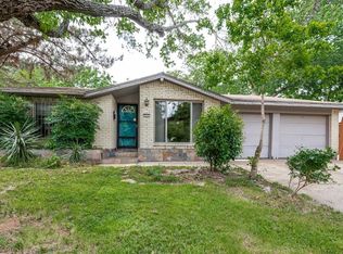 915 Oak Cliff Dr, Grapevine, TX 76051