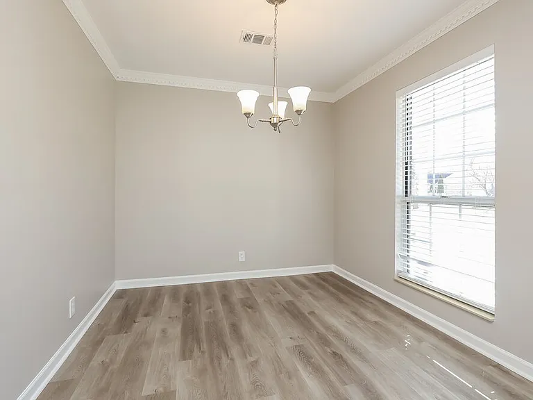 812 Dresden Ct — Photo 8