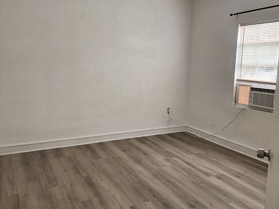 5th image of 20 E Avenue B APT 1