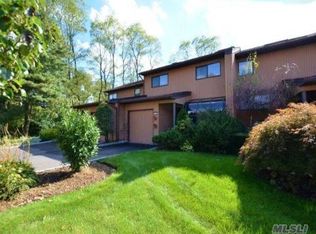 118 Northgate Cir, Melville, NY 11747