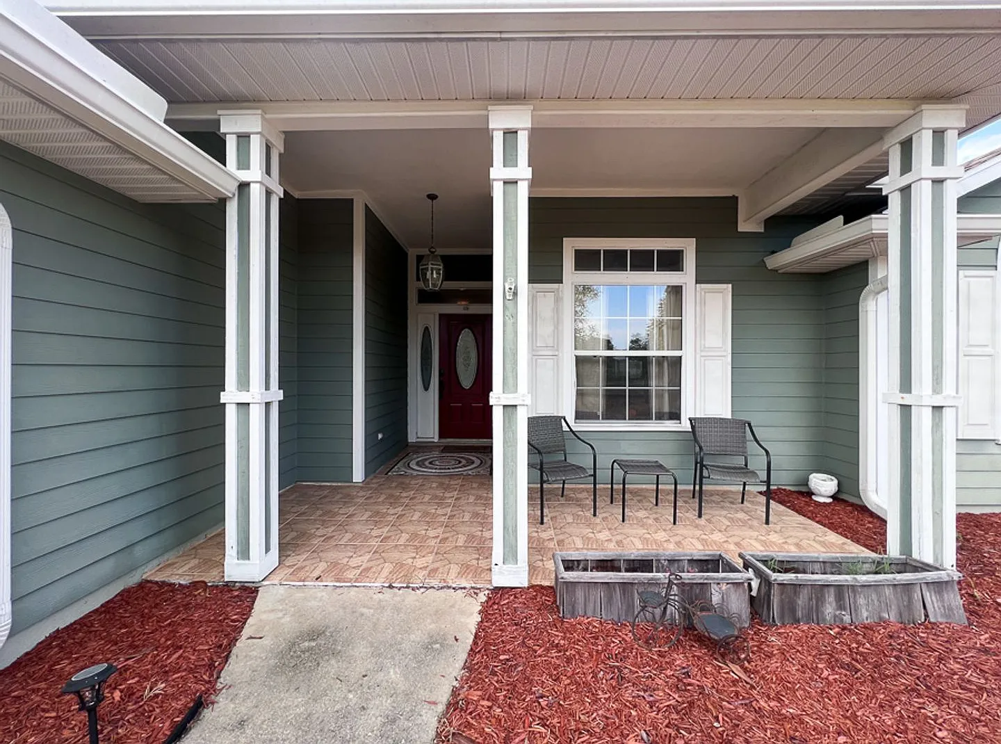 Pet Friendly 3BR/2BA Home on 1 acre in SW Gainesville - available Mid-October! — Photo 2