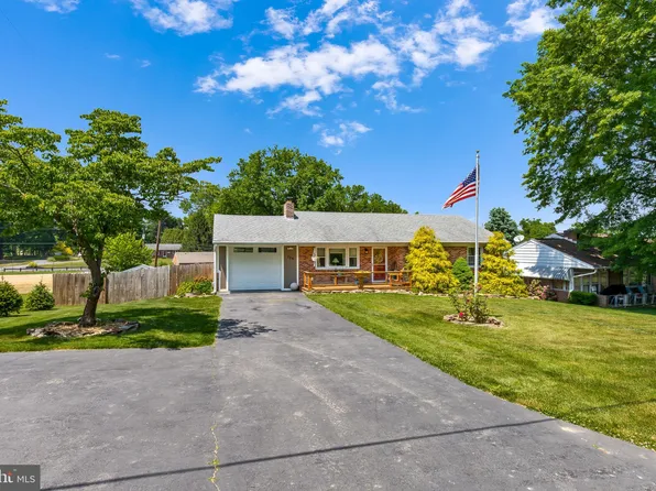 726 Market St, Mount Wolf, PA 17347
