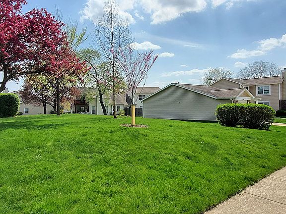 3rd image of 236 Hedgerow Dr