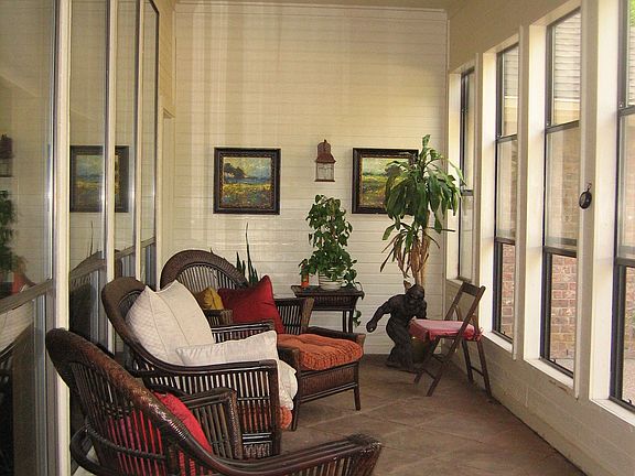 Spacious Sun Room