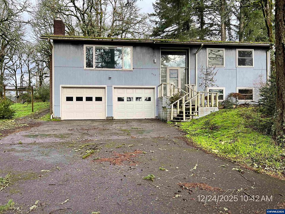 1st image of 920 NW Edgewood Dr