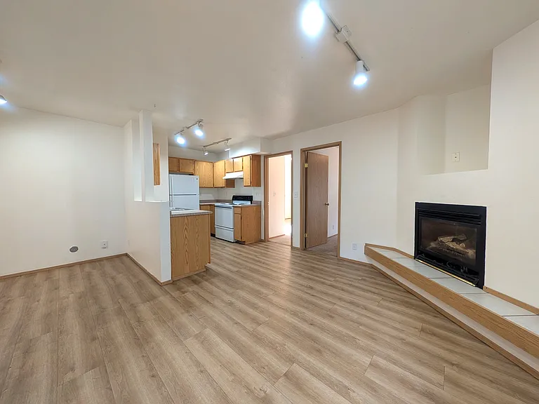 Rowan Grove Apts — Photo 25