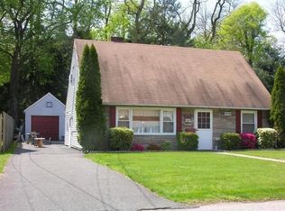 13 Tuttle St, Green Brook, NJ 08812