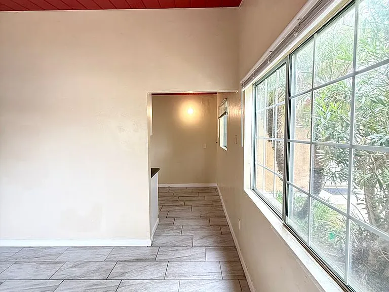 4901 Frink Ave — Photo 9