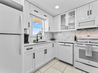 225 Bonnie Blvd APT 302, Palm Springs, FL 33461