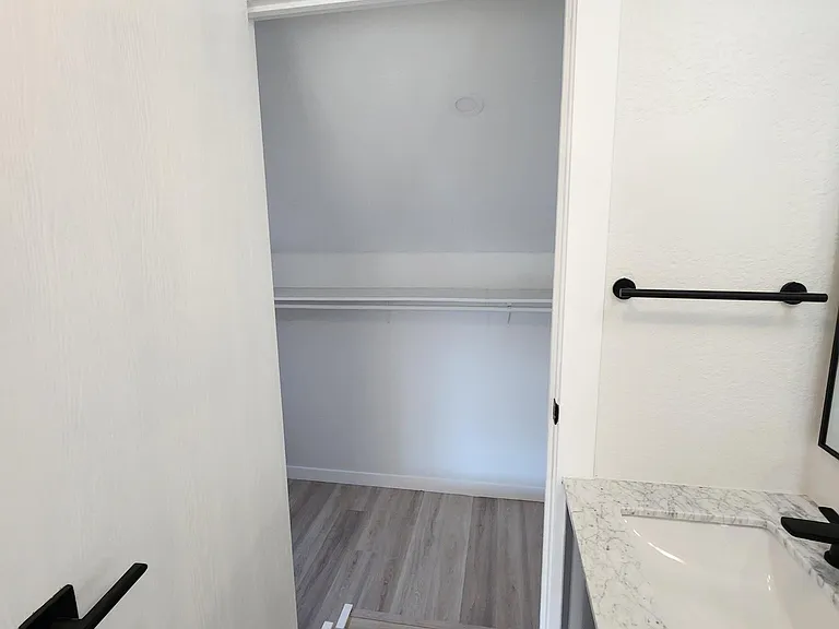 9735 Woodlawn Ave N #A — Photo 15