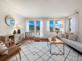 827 Hiawatha Pl #401, Seattle, WA