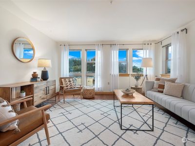 827 Hiawatha Place S #401, Seattle, WA, 98144