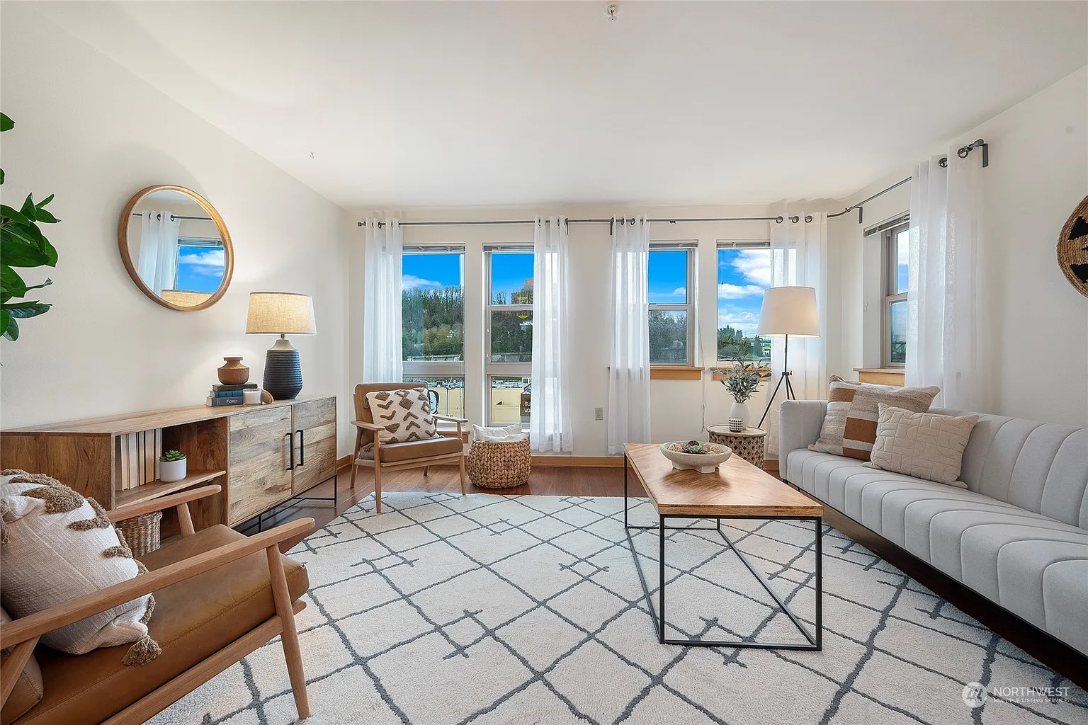 827 Hiawatha Place S #401 photo 1
