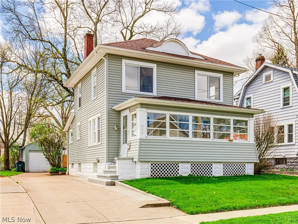 536 Grove Ave photo 1