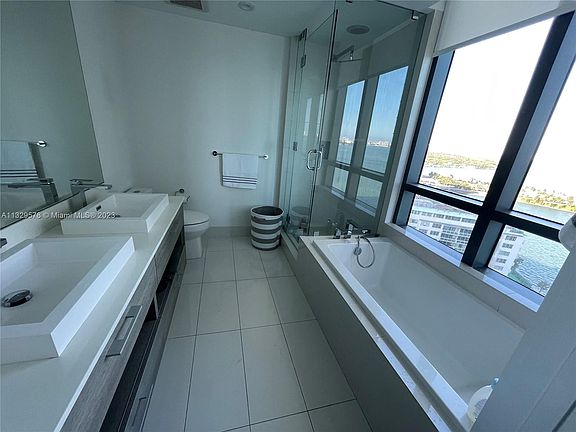 3rd image of 650 NE 32nd St #2007
