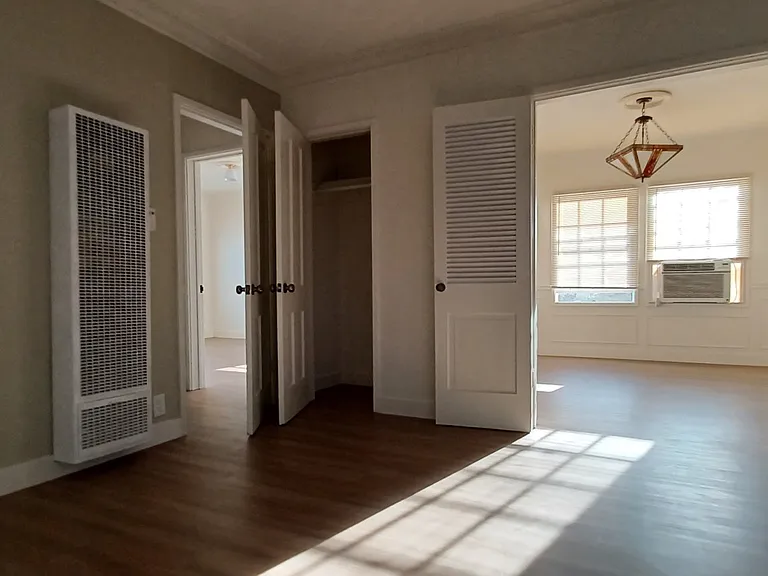Charleston Apartments — Photo 7