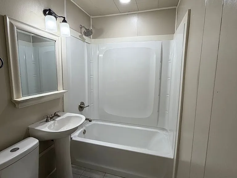 415 N Orphan St — Photo 6