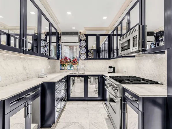 781 5th Avenue image 9 of 12