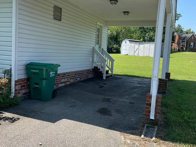 2425 Old Hanover Rd — Photo 2