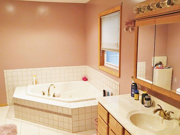 5th image of 2115 Garret Dr NE