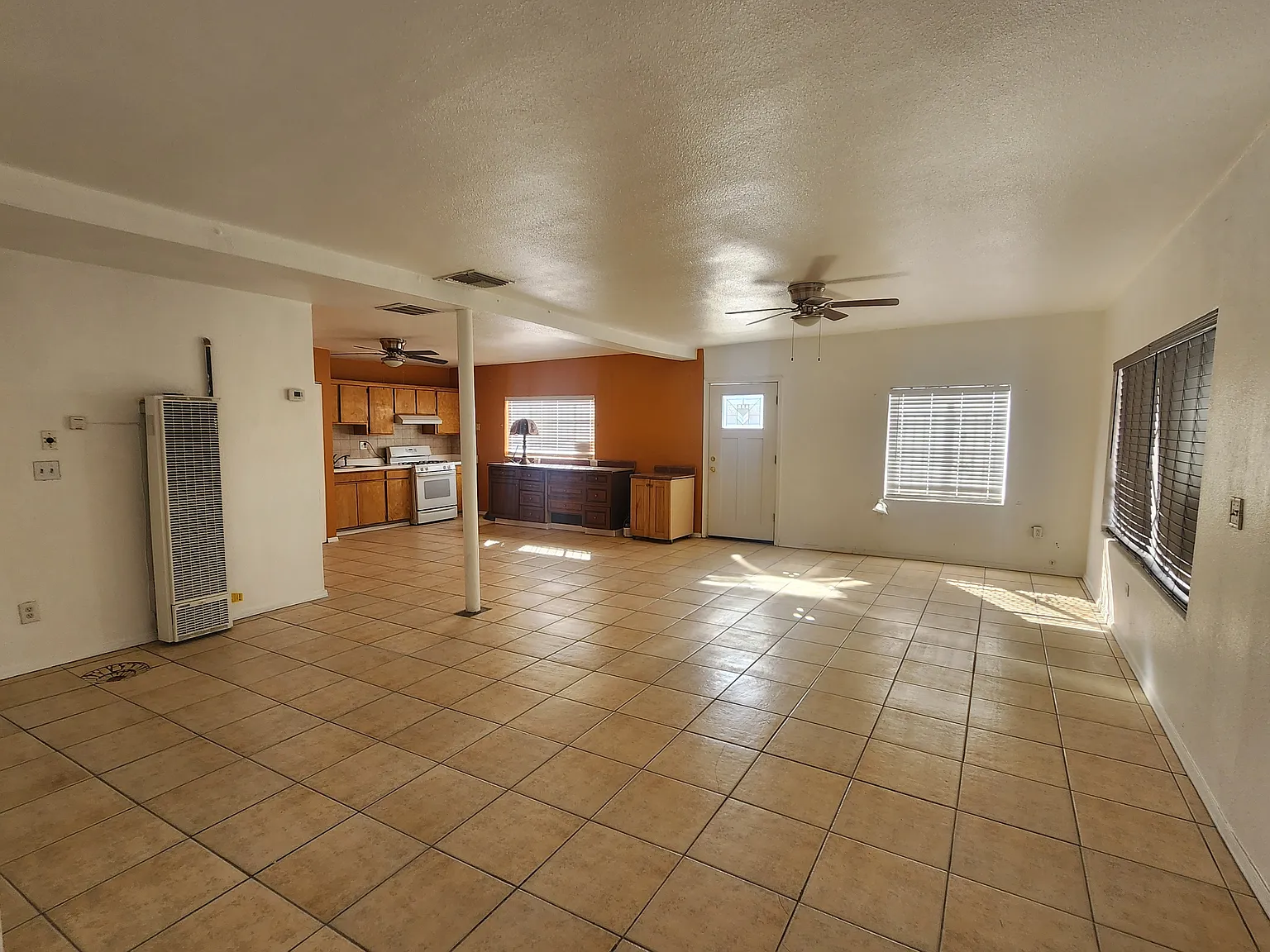2 bed, 1.5 bath, 1271 sqft, $1,600 — Photo 3