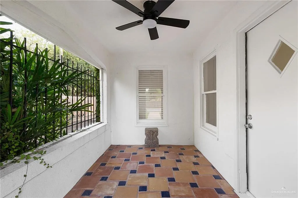 2 bed, 1.0 bath, 1008 sqft, $1,850 — Photo 3